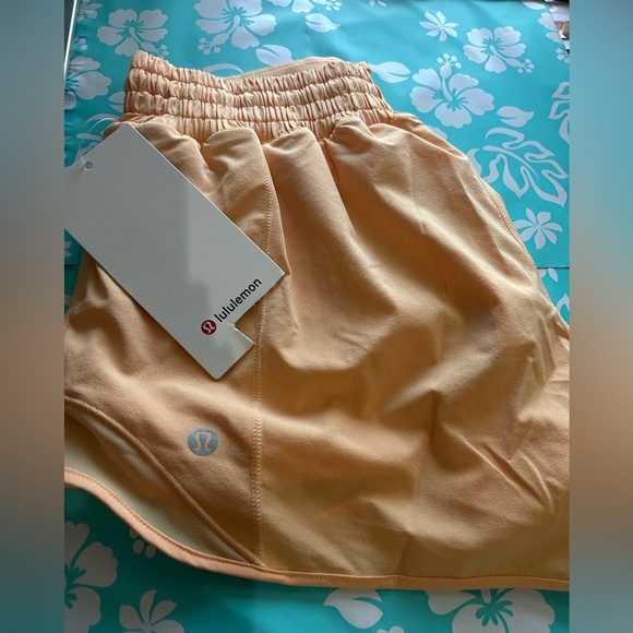 Lululemon Hotty hot HR short 2.5” lined - Picture 1 of 2